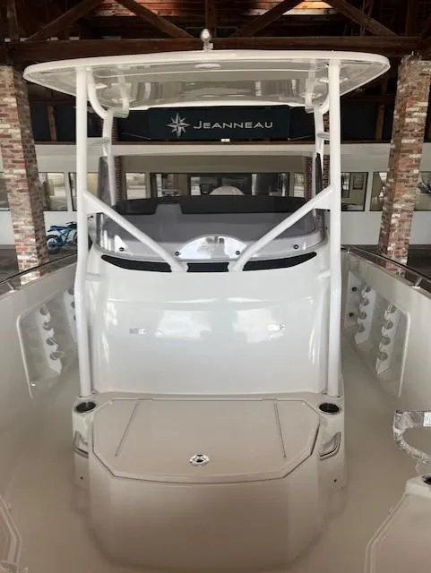 Slide: The Image of 2024 Jeanneau Leader 7.5 CC Series 3 boat in showroom. - 44