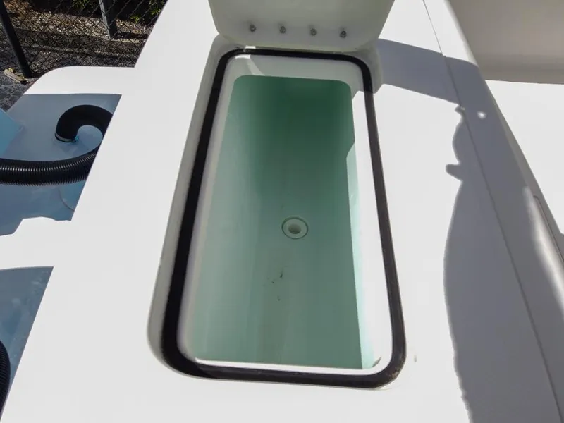 Slide: The Image of 2025 Regulator 23 Center Console livewell compartment. - 11