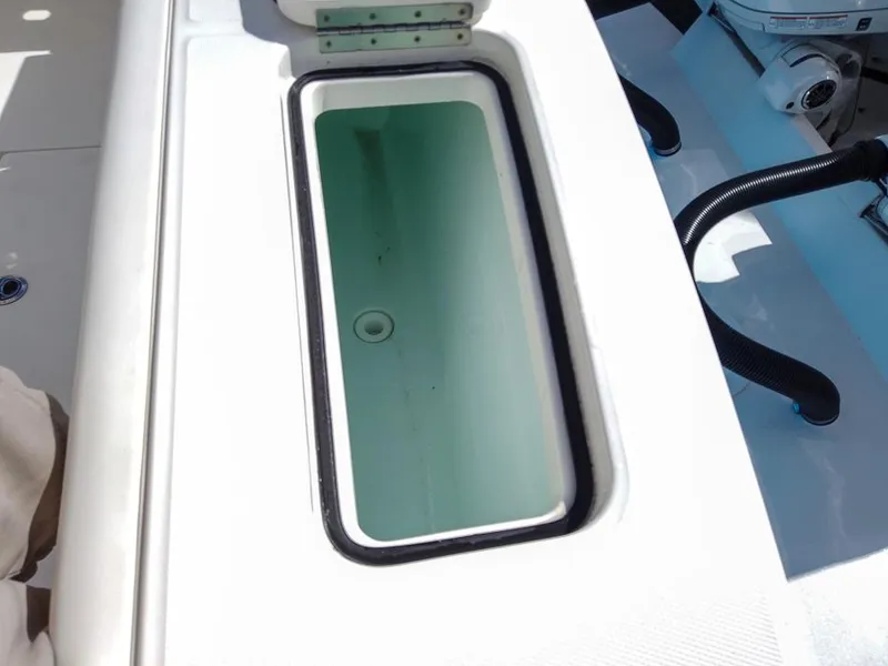 Slide: The Image of 2025 Regulator 23 Center Console livewell compartment. - 12