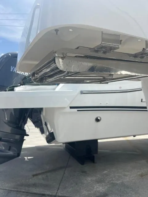 Slide: The Image of 2024 Jeanneau Leader 9.0 WA boat stern with Yamaha outboard motor. - 17