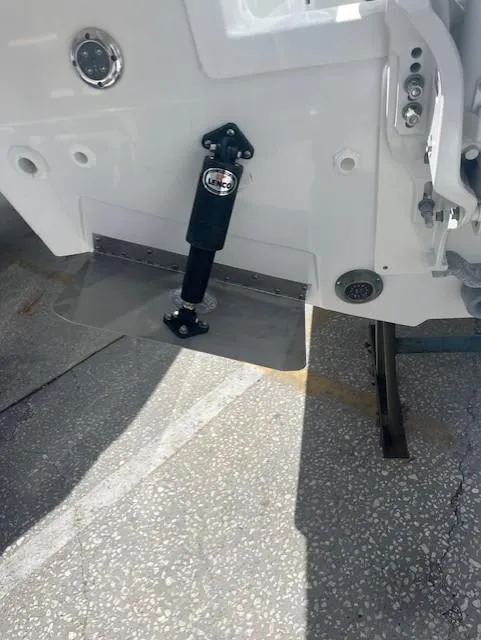 Slide: The Image of 2024 Jeanneau Leader 9.0 WA boat stern with trim tab and hydraulic actuator. - 18