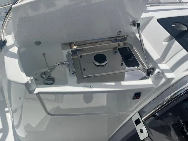 Slide: The Image of Outdoor kitchenette on the 2024 Jeanneau Leader 9.0 WA boat. - 20