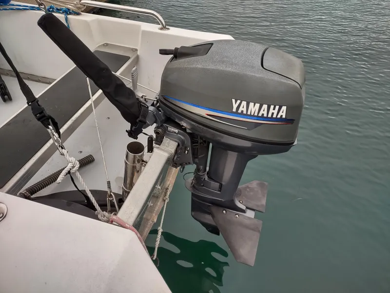 Slide: The Image of Yamaha outboard motor on a 1989 Ocean Alexander 440 CPMY boat. - 23