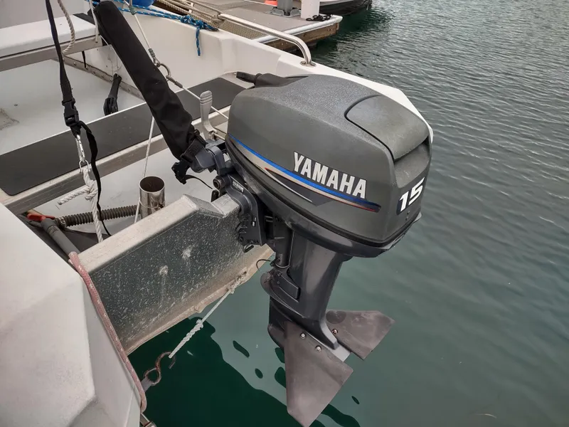 Slide: The Image of Yamaha 15 outboard motor on a 1989 Ocean Alexander 440 CPMY yacht. - 24