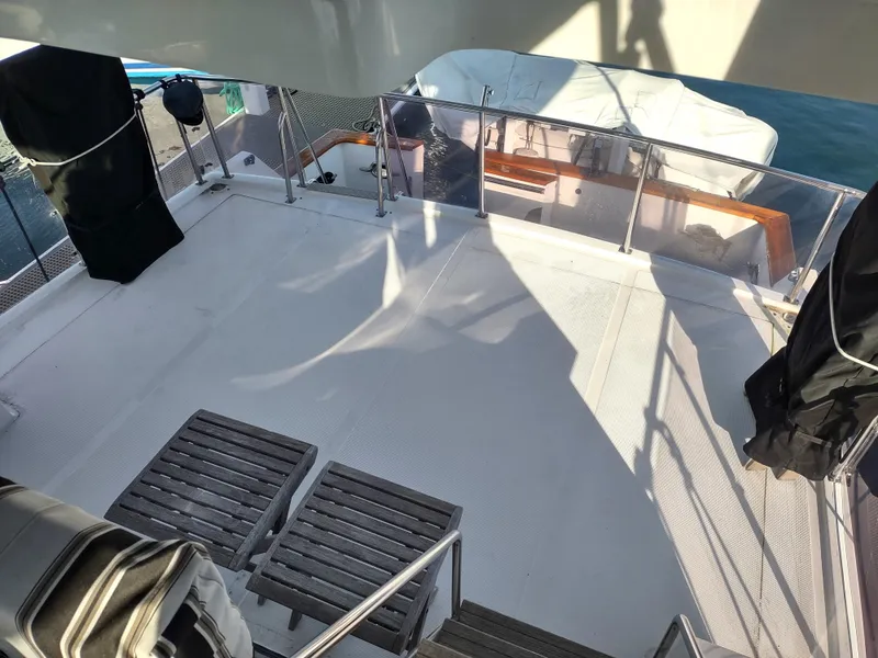 Slide: The Image of Spacious deck of 1989 Ocean Alexander 440 CPMY yacht with seating and railing. - 28