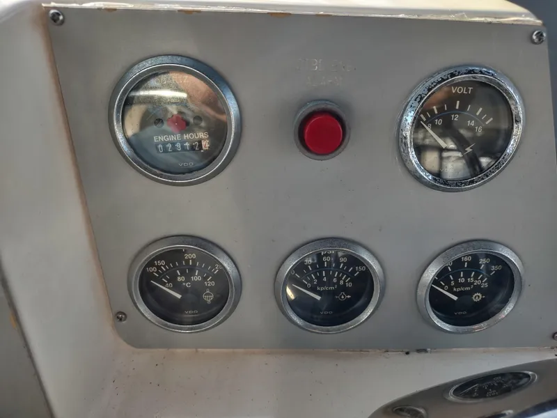 Slide: The Image of Instrument panel of a 1989 Ocean Alexander 440 CPMY boat. - 34