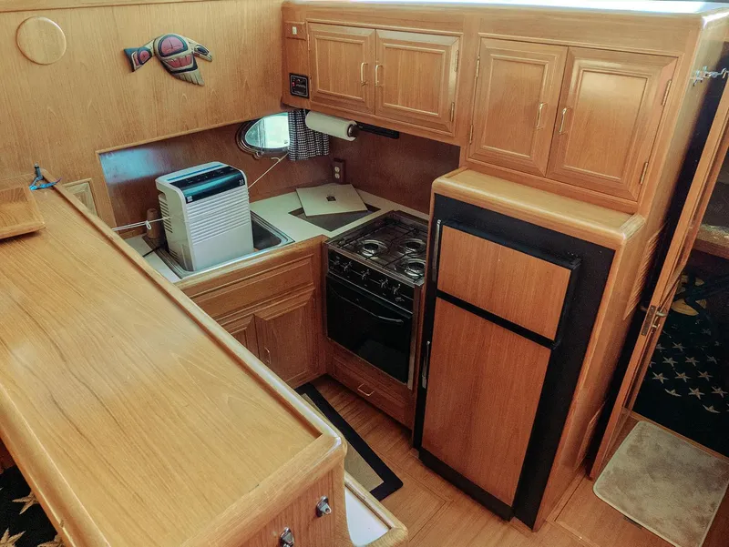 Slide: The Image of Ocean Alexander 440 CPMY 1989 - 82