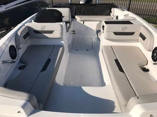 Slide: The Image of Hurricane SunDeck Sport 185 OB 2024 - 4