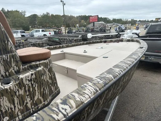 Slide: The Image of Avid 21 FSX 2024 - 17