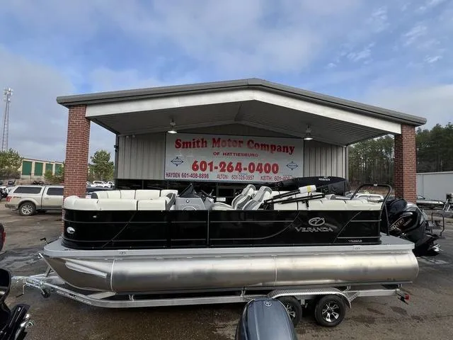 The Image of Veranda VR22RC Tri-Toon 2025 - 1