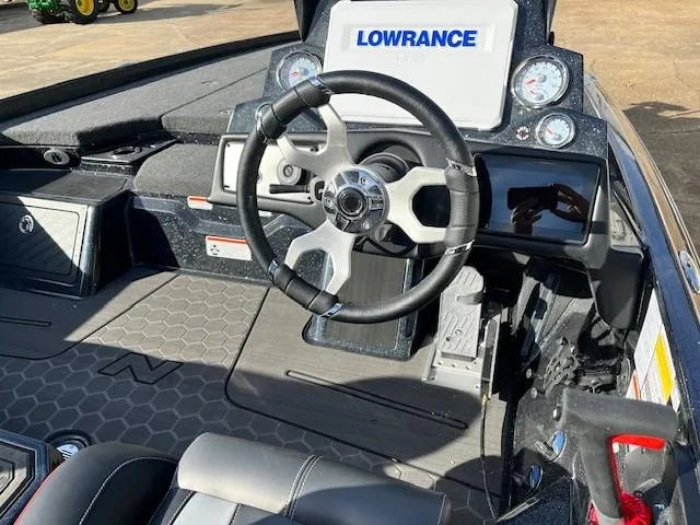 Slide: The Image of 2024 Nitro Z21 XL Pro boat cockpit with Lowrance electronics and modern steering wheel. - 6