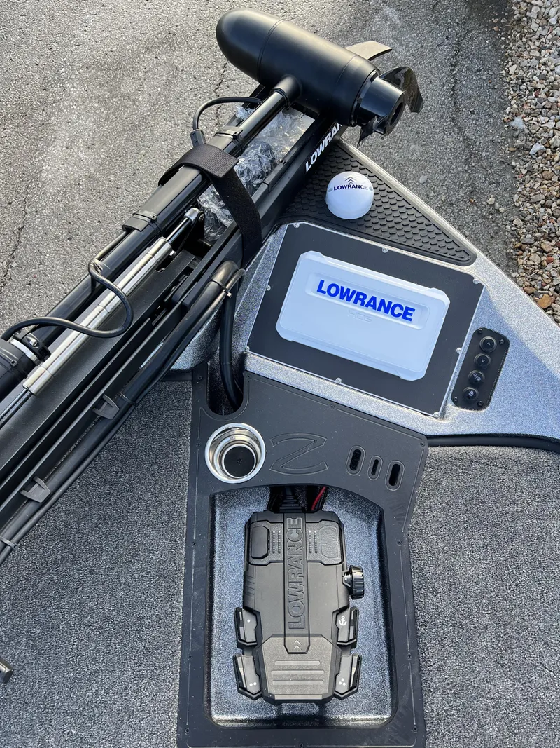 Slide: The Image of 2024 Ranger Z518 Ranger Cup Equipped boat with Lowrance electronics. - 11