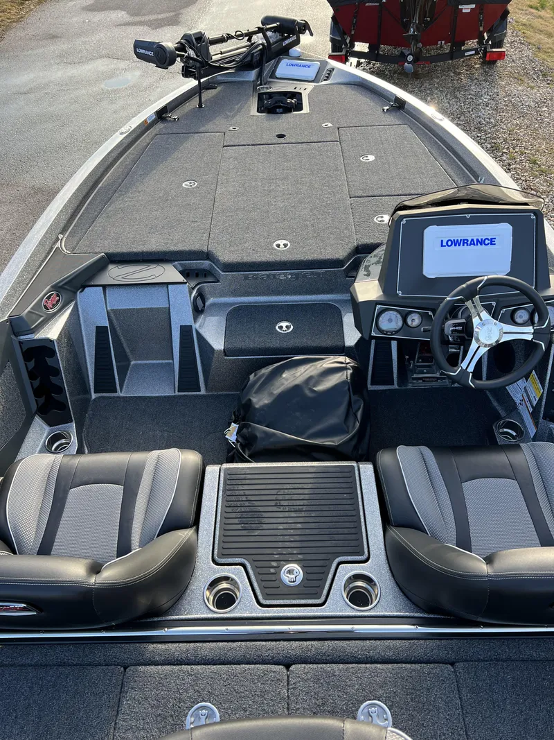 Slide: The Image of 2024 Ranger Z518 Ranger Cup Equipped boat interior with Lowrance electronics. - 9
