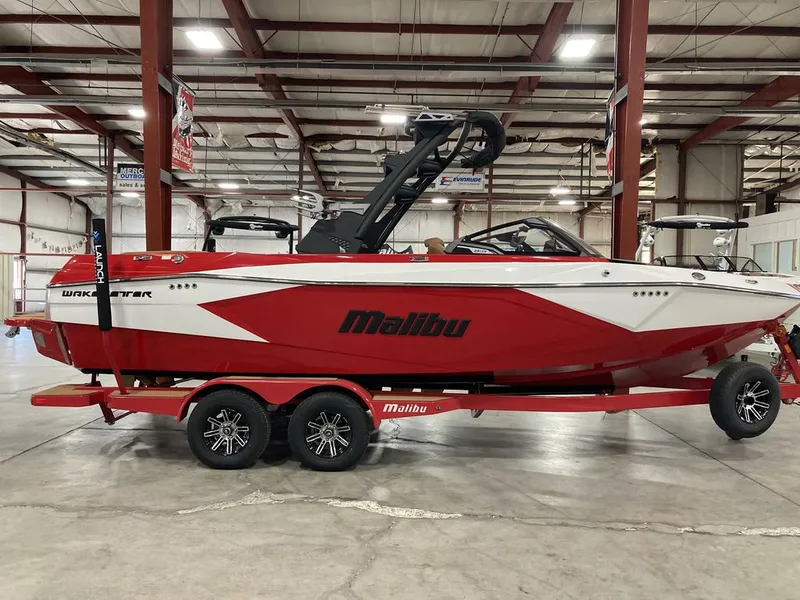 The Image of Malibu 23 LSV 2025 - 0