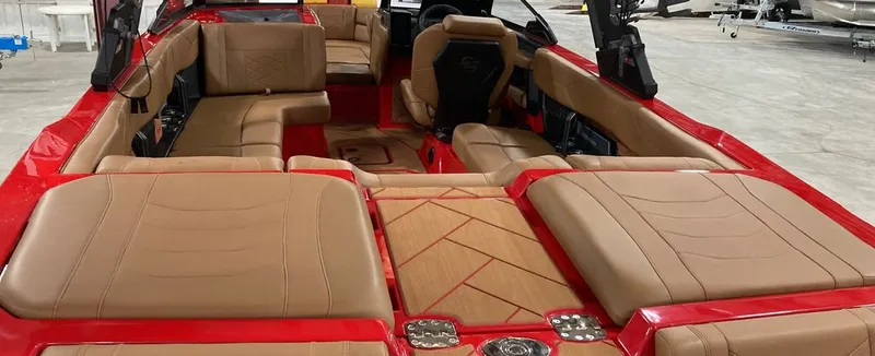 Slide: The Image of Malibu 23 LSV 2025 - 2