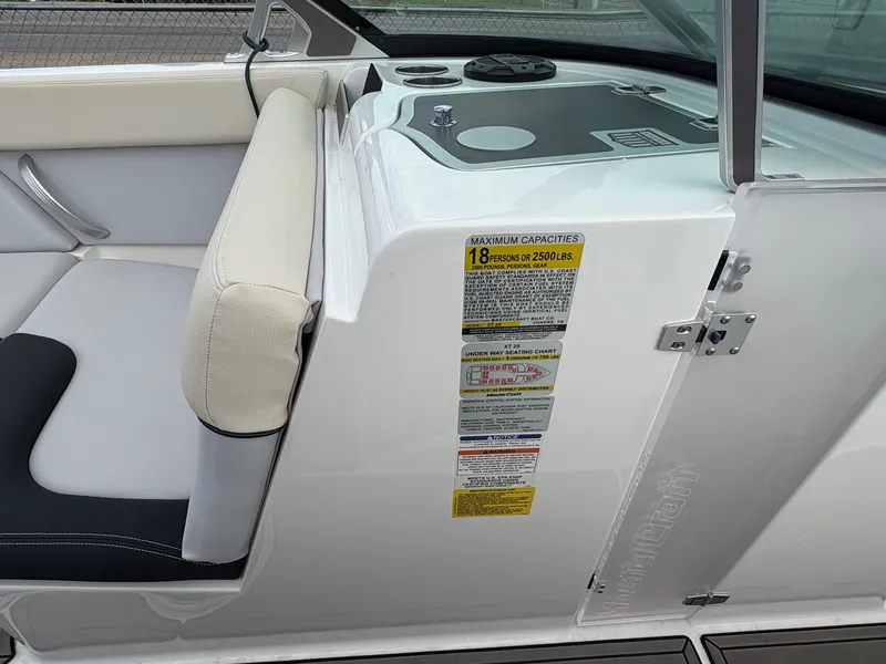 Slide: The Image of MasterCraft XT25 2019 - 12