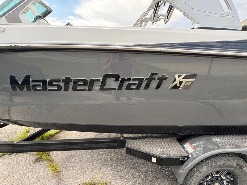 Slide: The Image of MasterCraft XT25 2019 - 5