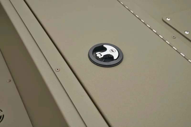 Slide: The Image of Tracker Grizzly 1860 CC 2024 - 16