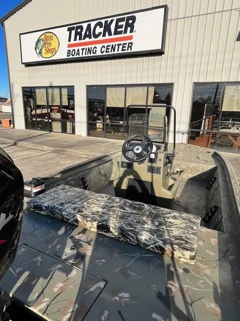 Slide: The Image of 2024 Tracker Grizzly 1860 CC boat at Tracker Boating Center. - 5