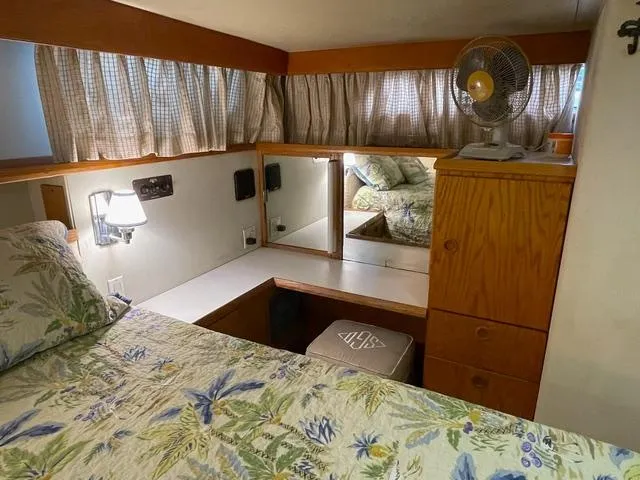 Slide: The Image of Chris-Craft 480 Catalina 1988 - 15