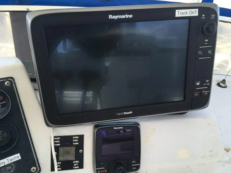 Slide: The Image of Chris-Craft 480 Catalina 1988 - 23