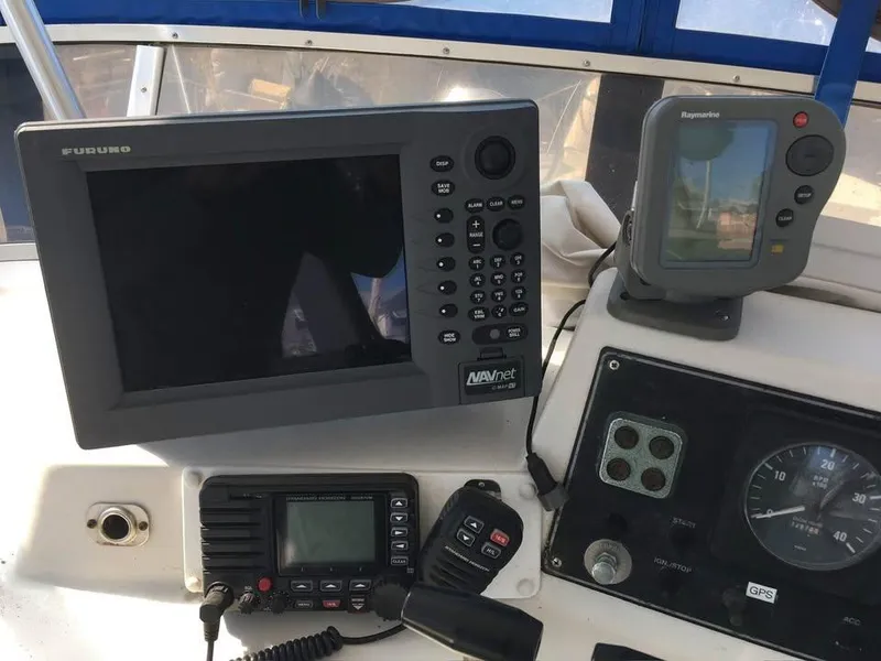 Slide: The Image of Chris-Craft 480 Catalina 1988 - 24
