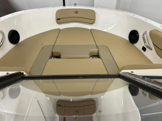 Slide: The Image of Bayliner VR4 Bowrider I/O 2024 - 5