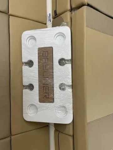 Slide: The Image of Bayliner VR4 Bowrider I/O 2024 - 6