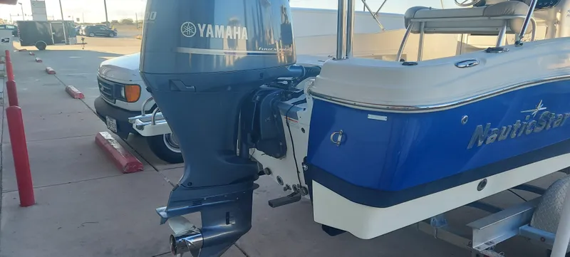 Slide: The Image of NauticStar 231 Coastal 2017 - 4