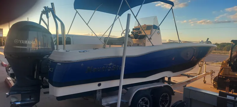 Slide: The Image of NauticStar 231 Coastal 2017 - 9