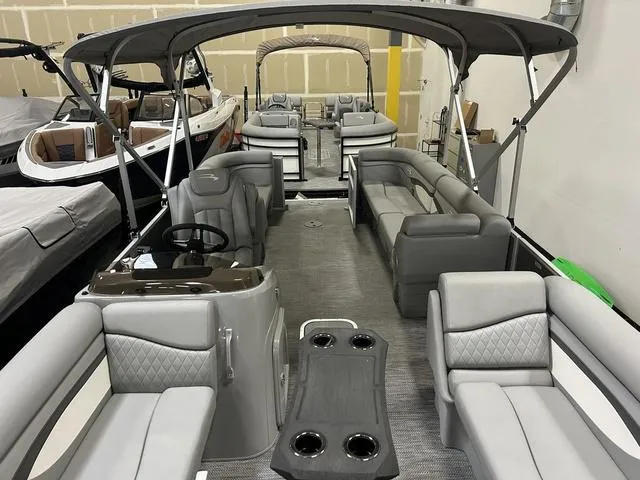 Slide: The Image of Bennington 22 SS 2024 - 3