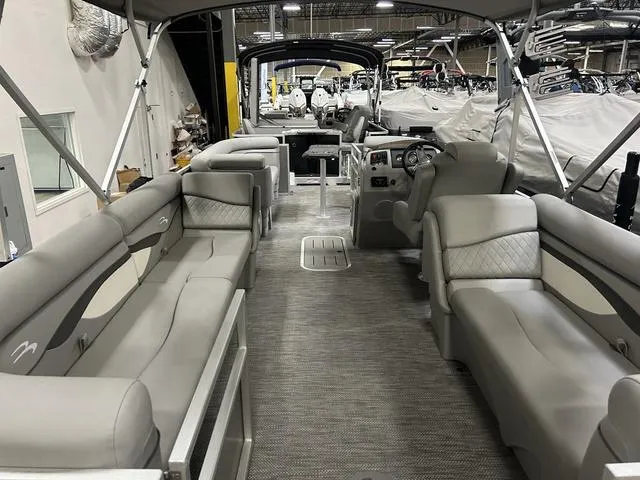 Slide: The Image of Bennington 22 SS 2024 - 5