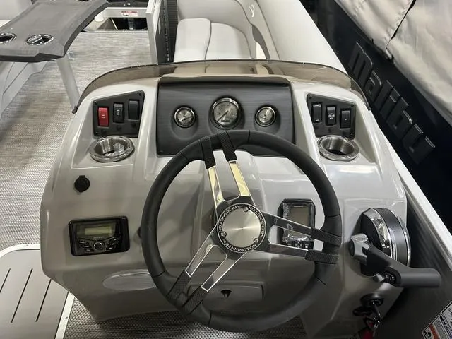 Slide: The Image of Bennington 22 SS 2024 - 6