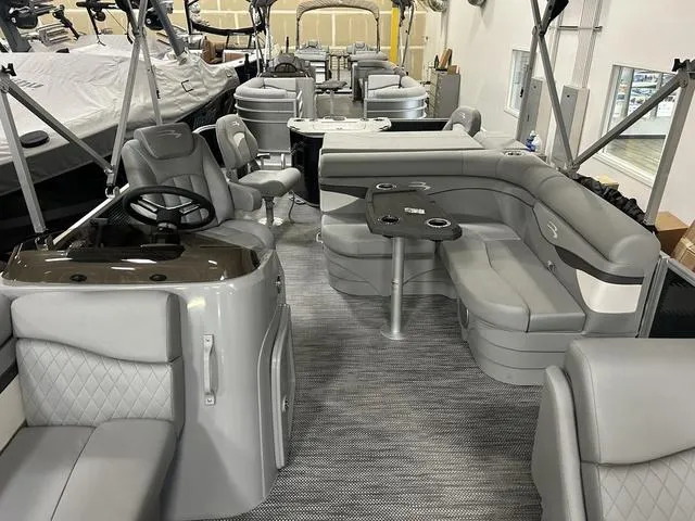 Slide: The Image of Bennington 22 SS 2024 - 3