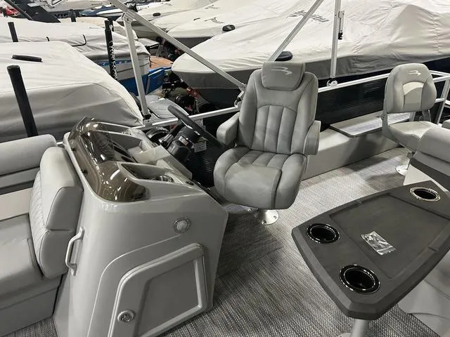 Slide: The Image of Bennington 22 SS 2024 - 4