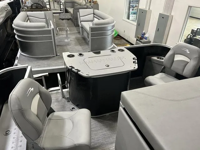 Slide: The Image of Bennington 22 SS 2024 - 5