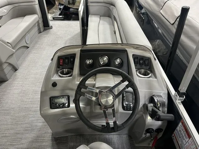 Slide: The Image of Bennington 22 SS 2024 - 6