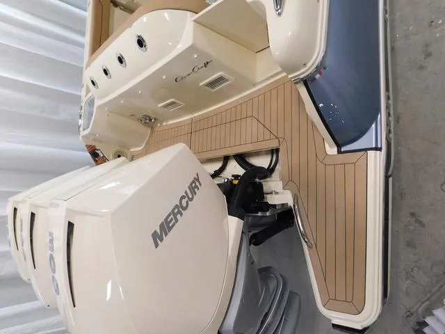 Slide: The Image of Chris-Craft Calypso 35 2022 - 17