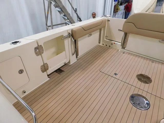 Slide: The Image of Chris-Craft Calypso 35 2022 - 21