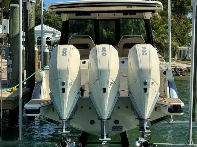 Slide: The Image of Chris-Craft Calypso 35 2022 - 4