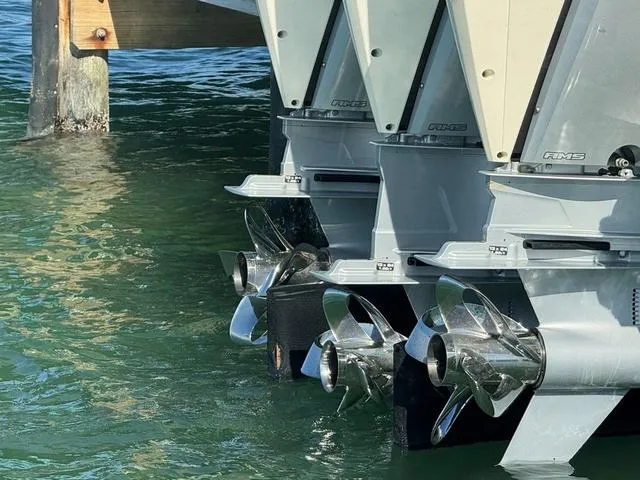 Slide: The Image of Chris-Craft Calypso 35 2022 - 5