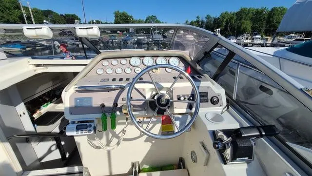 Slide: The Image of Larson Cabrio 300 Mid Cabin 1994 - 15