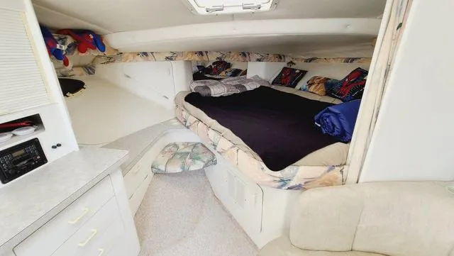 Slide: The Image of Larson Cabrio 300 Mid Cabin 1994 - 18