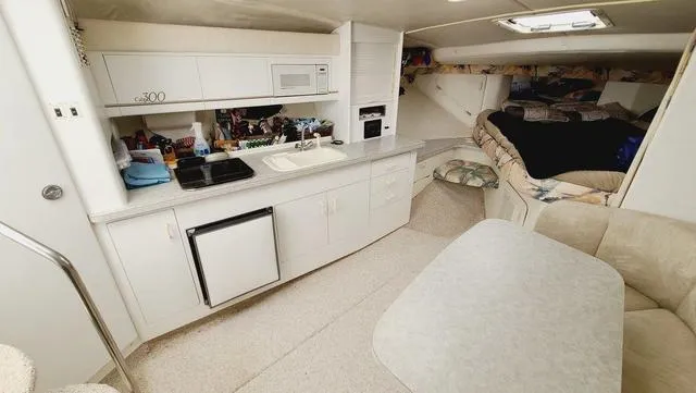 Slide: The Image of Larson Cabrio 300 Mid Cabin 1994 - 20