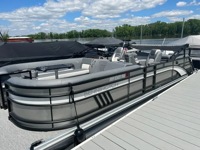 Slide: The Image of Bennington L Quad Bench 25 LFB Tritoon 2022 - 3