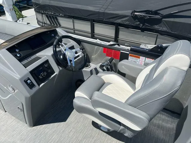 Slide: The Image of Bennington L Quad Bench 25 LFB Tritoon 2022 - 8