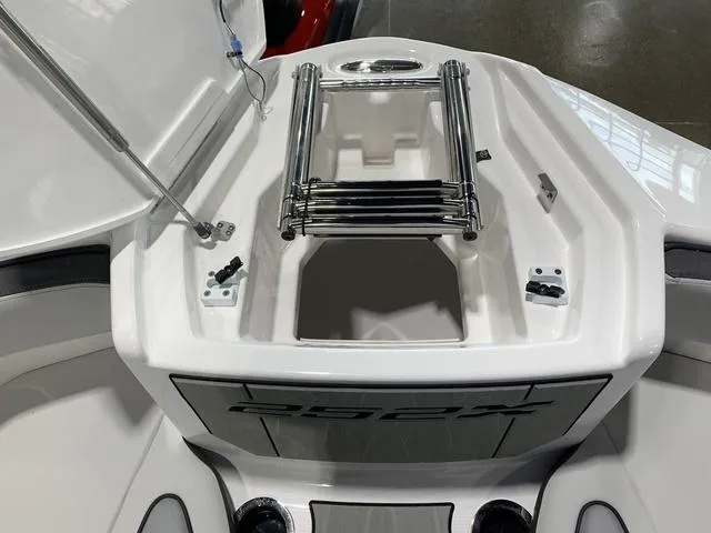 Slide: The Image of 2023 Yamaha Boats 252XE bow with ladder and storage compartment. - 25