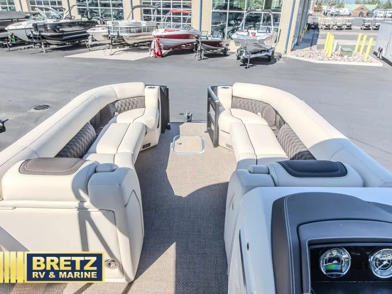 Slide: The Image of Lusso Ultra-Lounge 25UC 2024 - 26