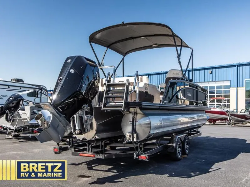 Slide: The Image of Lusso Ultra-Lounge 25UC 2024 - 7