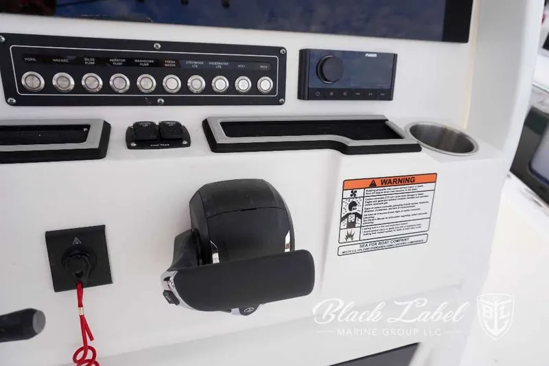 Slide: The Image of Sea Fox 251 BayFox Center Console 2024 - 18